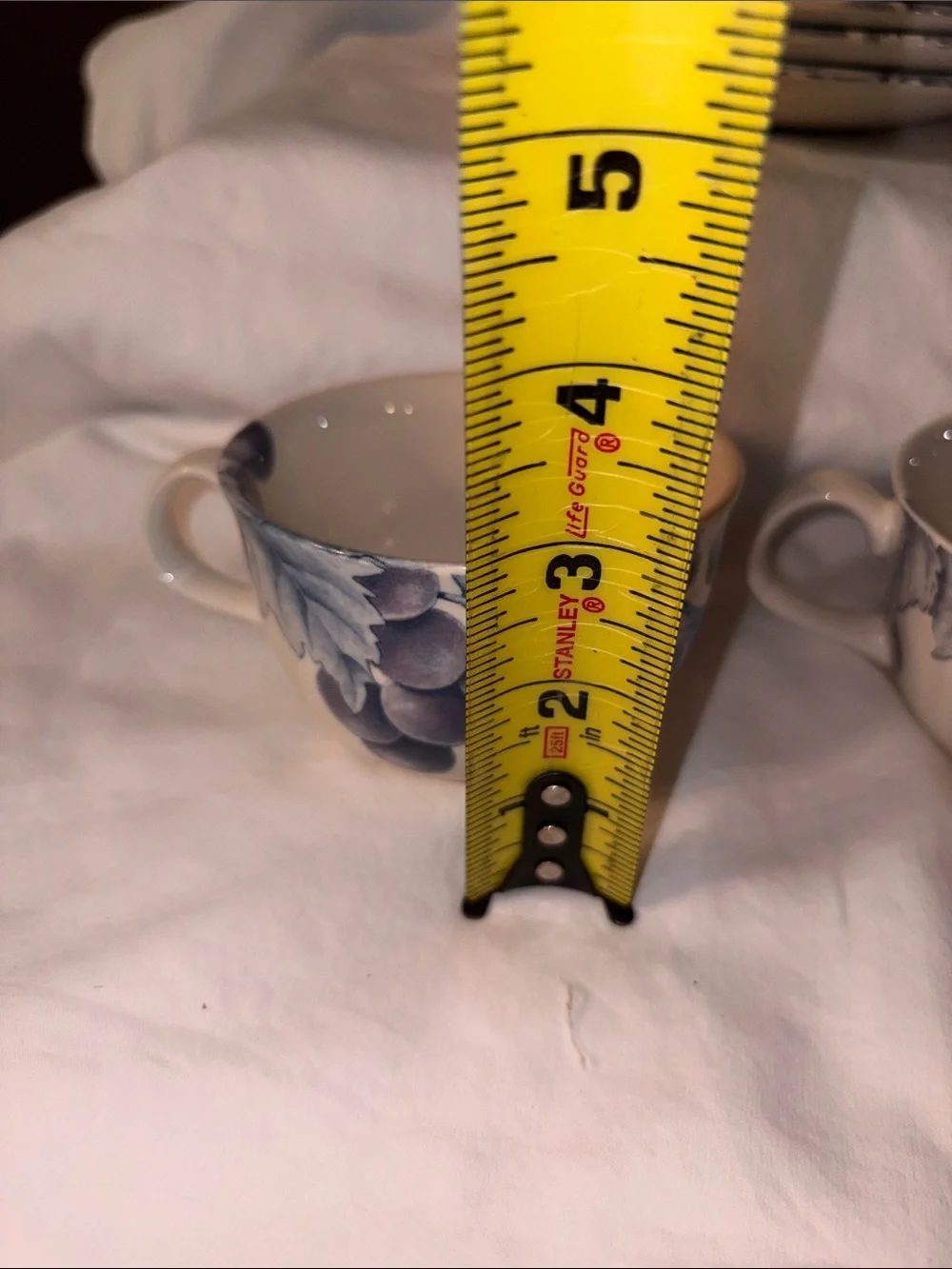 Like new Pier 1 One Angleterre VINEYARD England cups & saucers set of 4 each
